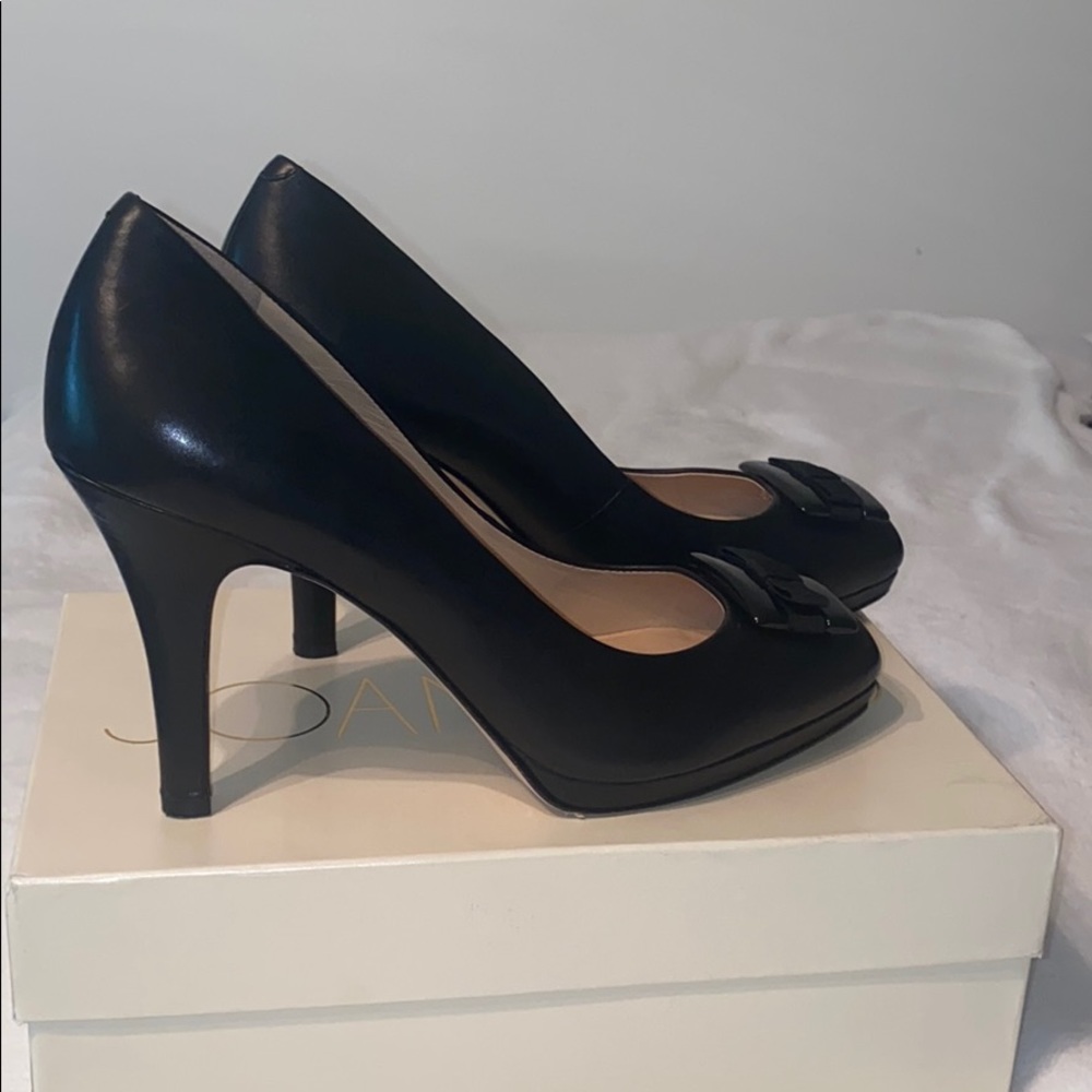 Joan & David black leather pumps! Size 10